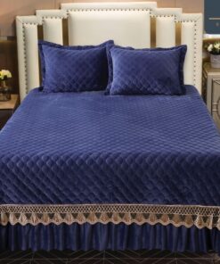 Cuvertura pat dublu, 3 piese, Catifea Matlasata cu Broderie Aurie, JOJO Home, Bleumarin