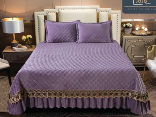 Cuvertura pat dublu, 3 piese, Catifea Matlasata cu Broderie Aurie, JOJO Home, Lila