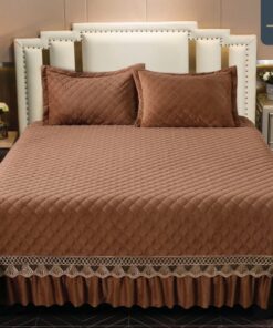 Cuvertura pat dublu, 3 piese, Catifea Matlasata cu Broderie Aurie, JOJO Home, Maro