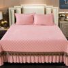Cuvertura pat dublu, 3 piese, Catifea Matlasata cu Broderie Aurie, JOJO Home, Roz