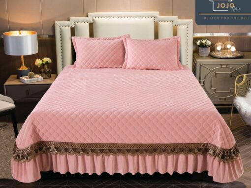 Cuvertura pat dublu, 3 piese, Catifea Matlasata cu Broderie Aurie, JOJO Home, Roz
