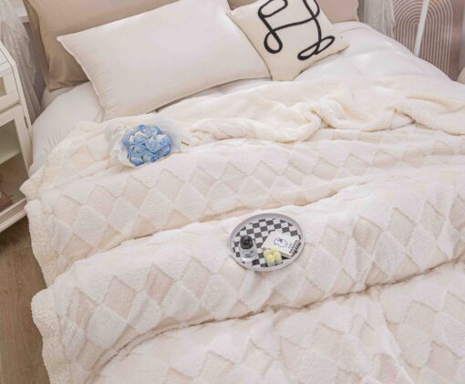 Patura Cocolino, Blana de Iepure si Catifea Teddy, 200×230 cm, Carouri, Crem - imagine 5