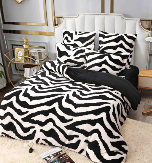 Set Lenjerie Pufoasa Cocolino, 6 Piese, Pat 2 Persoane,Zebra, Alb/Negru,JOJO Home