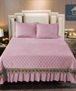Cuvertura pat dublu, 3 piese, Catifea Matlasata cu Broderie Aurie, JOJO Home, Roz